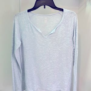 So light weight long sleeve sweater Size M